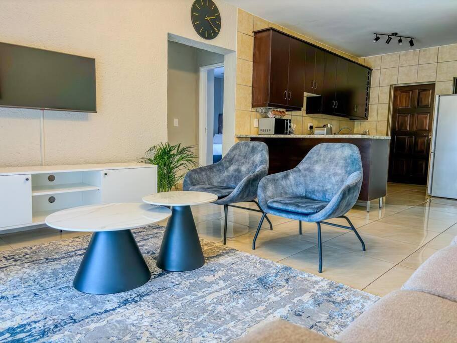 Self checkin - Modern Haven 2 Bedroom 43 view 2