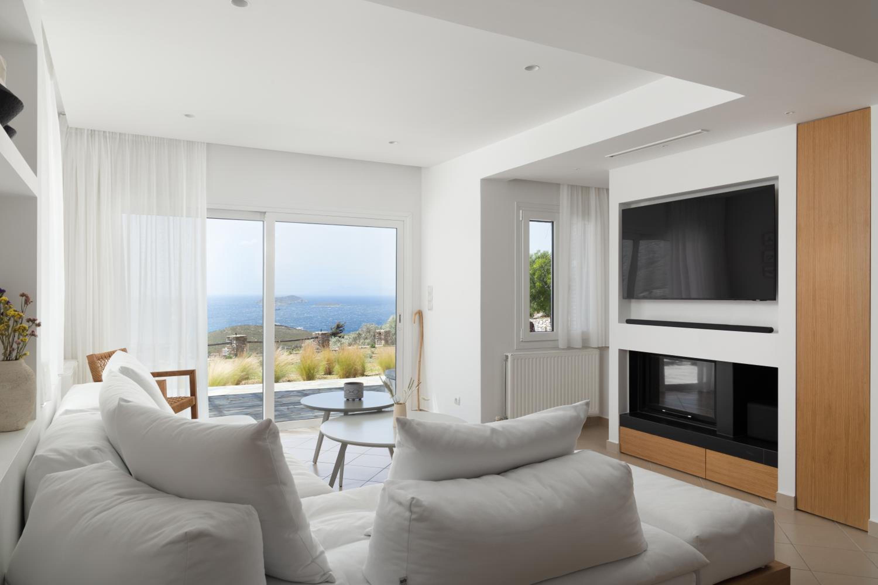 Stunning View Sarakiniko Villa