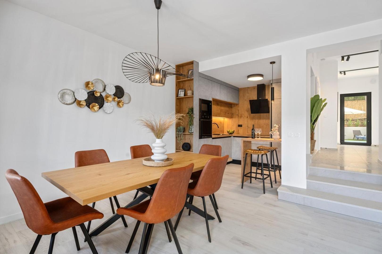 Apartment Gironi with Pool, Jacuzzi