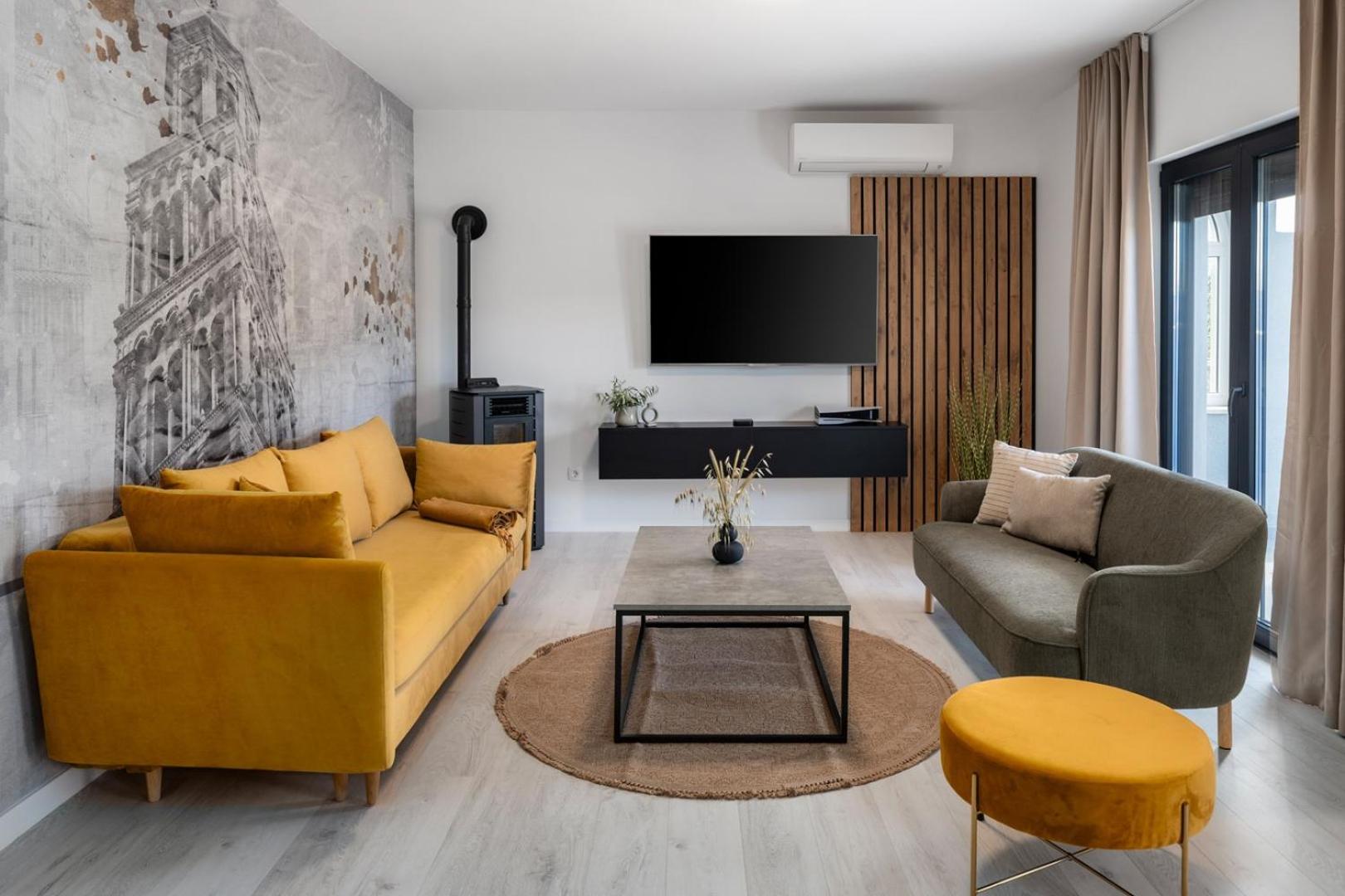 Apartment Gironi with Pool, Jacuzzi