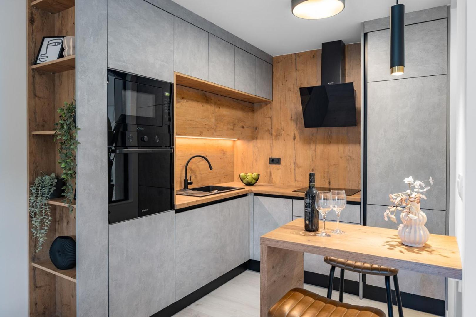 Apartment Gironi with Pool, Jacuzzi