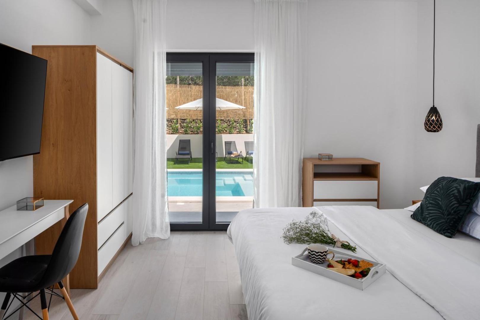 Apartment Gironi with Pool, Jacuzzi