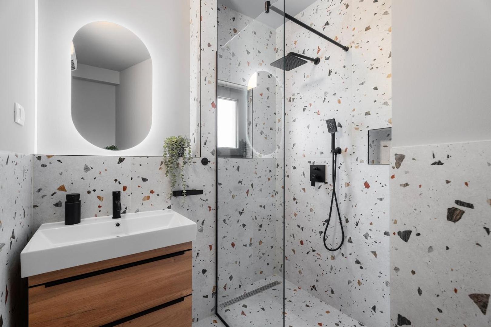Apartment Gironi with Pool, Jacuzzi