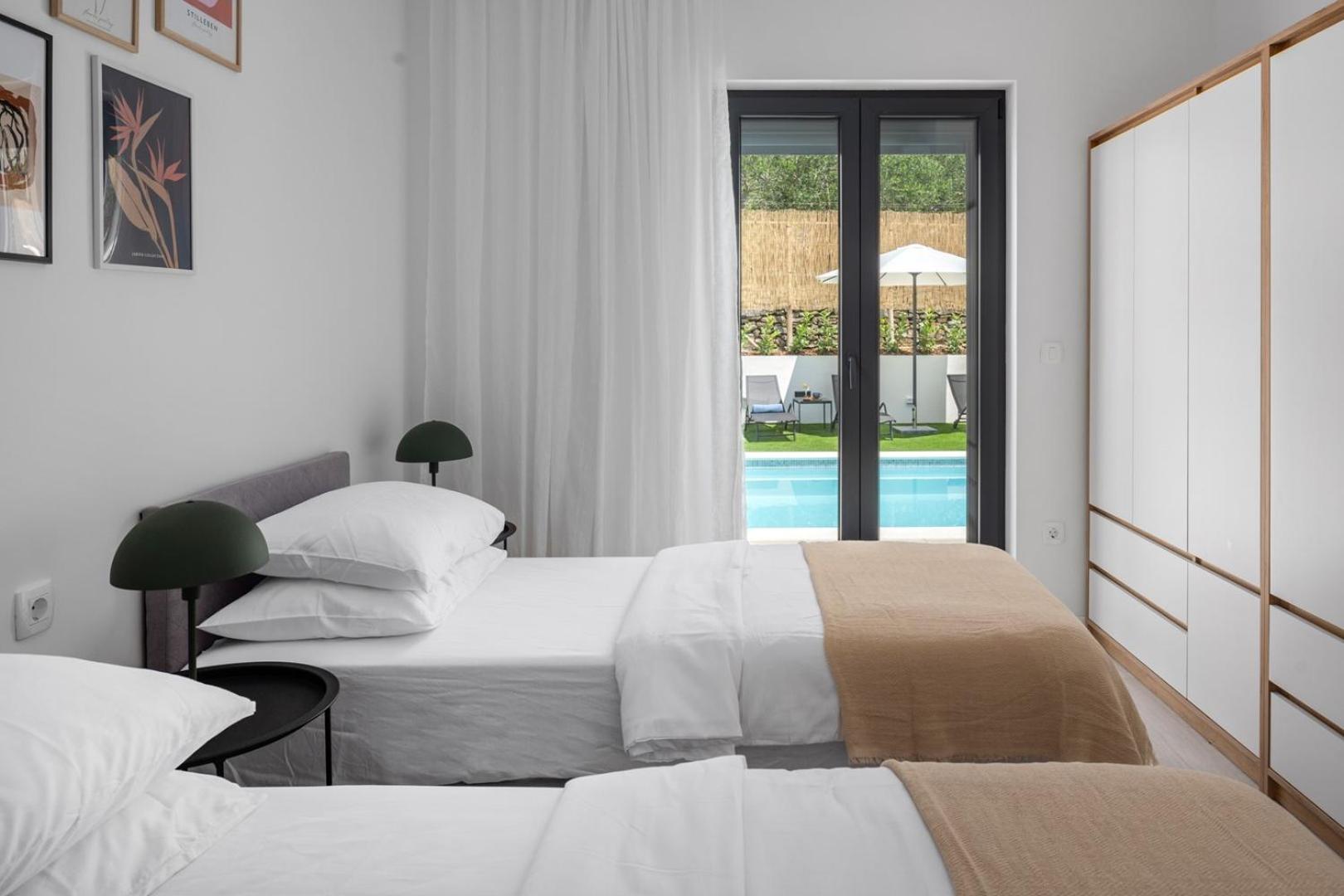 Apartment Gironi with Pool, Jacuzzi