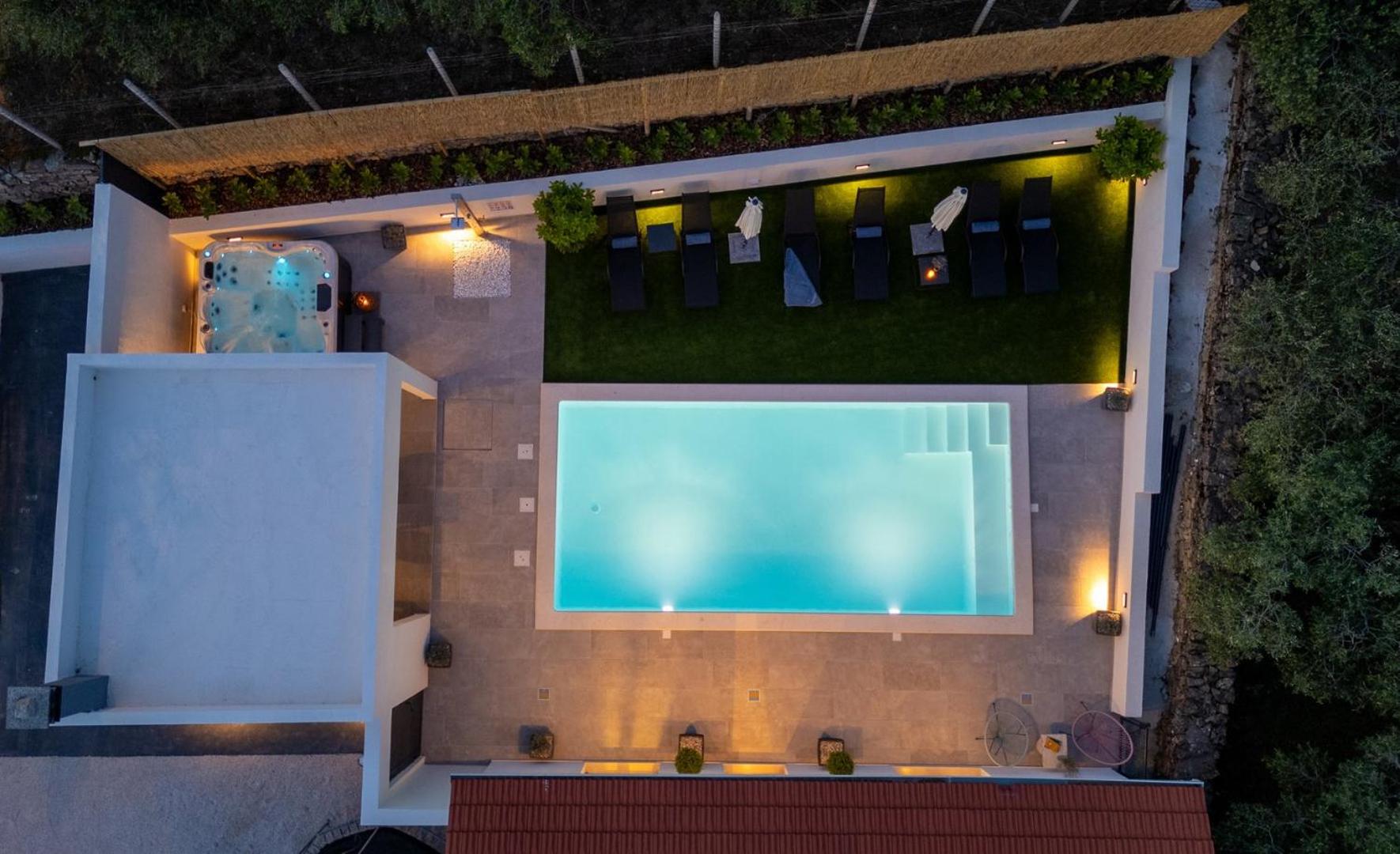 Apartment Gironi with Pool, Jacuzzi