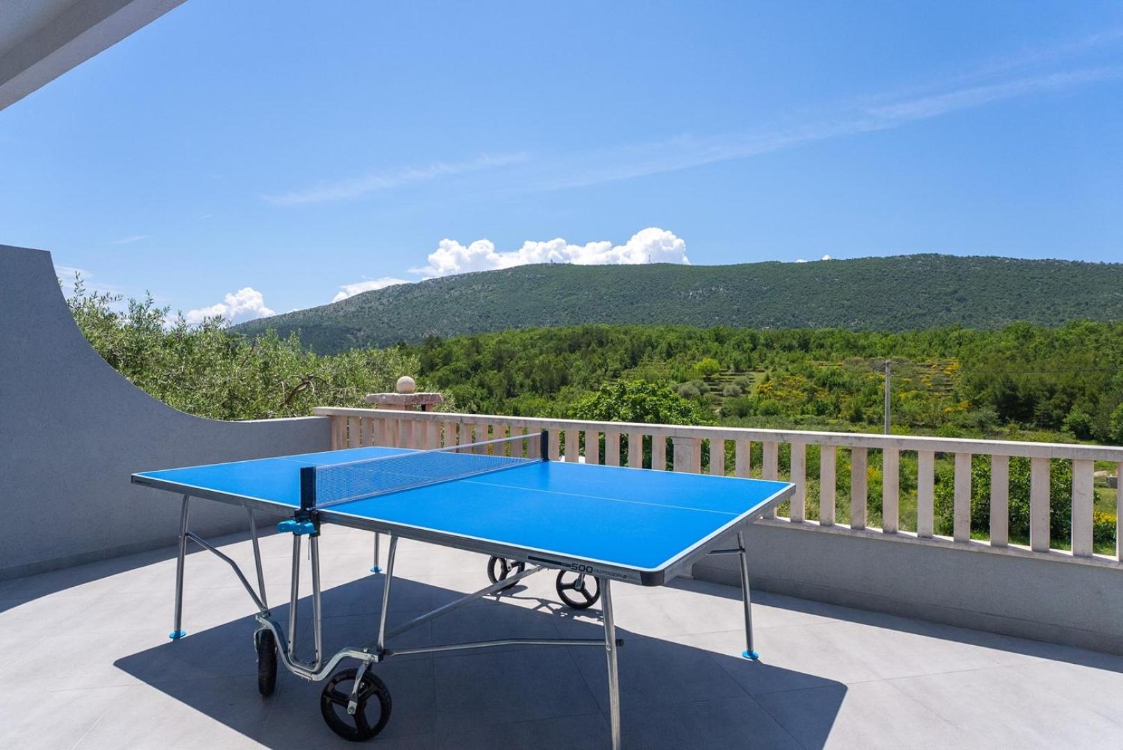 Apartment Gironi with Pool, Jacuzzi