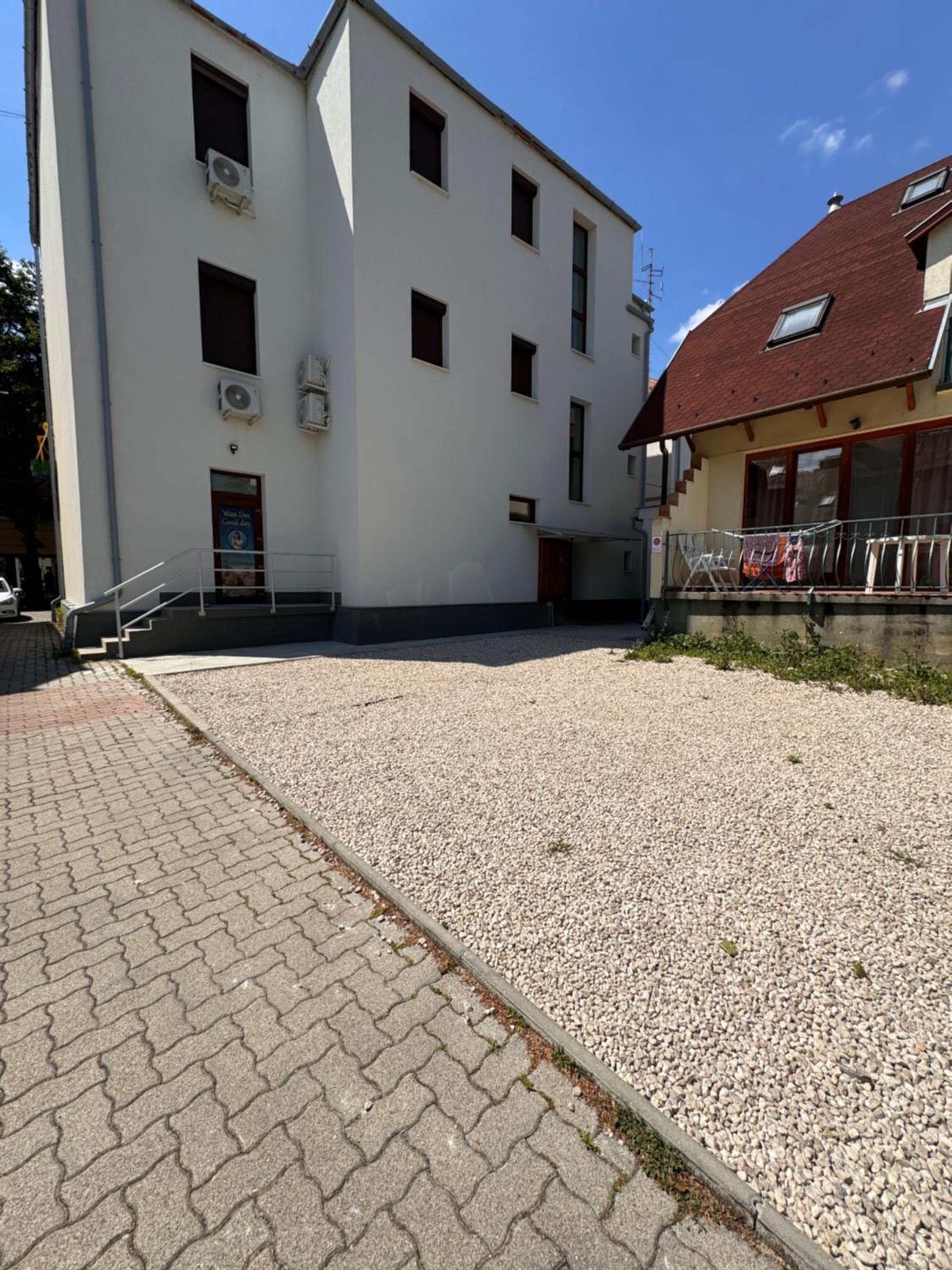 Photo 32