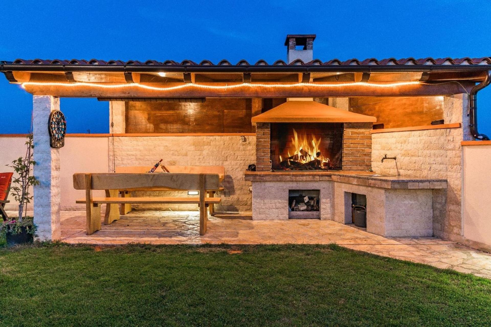Nettes Ferienhaus In Pomer Mit Privatem Pool view 2