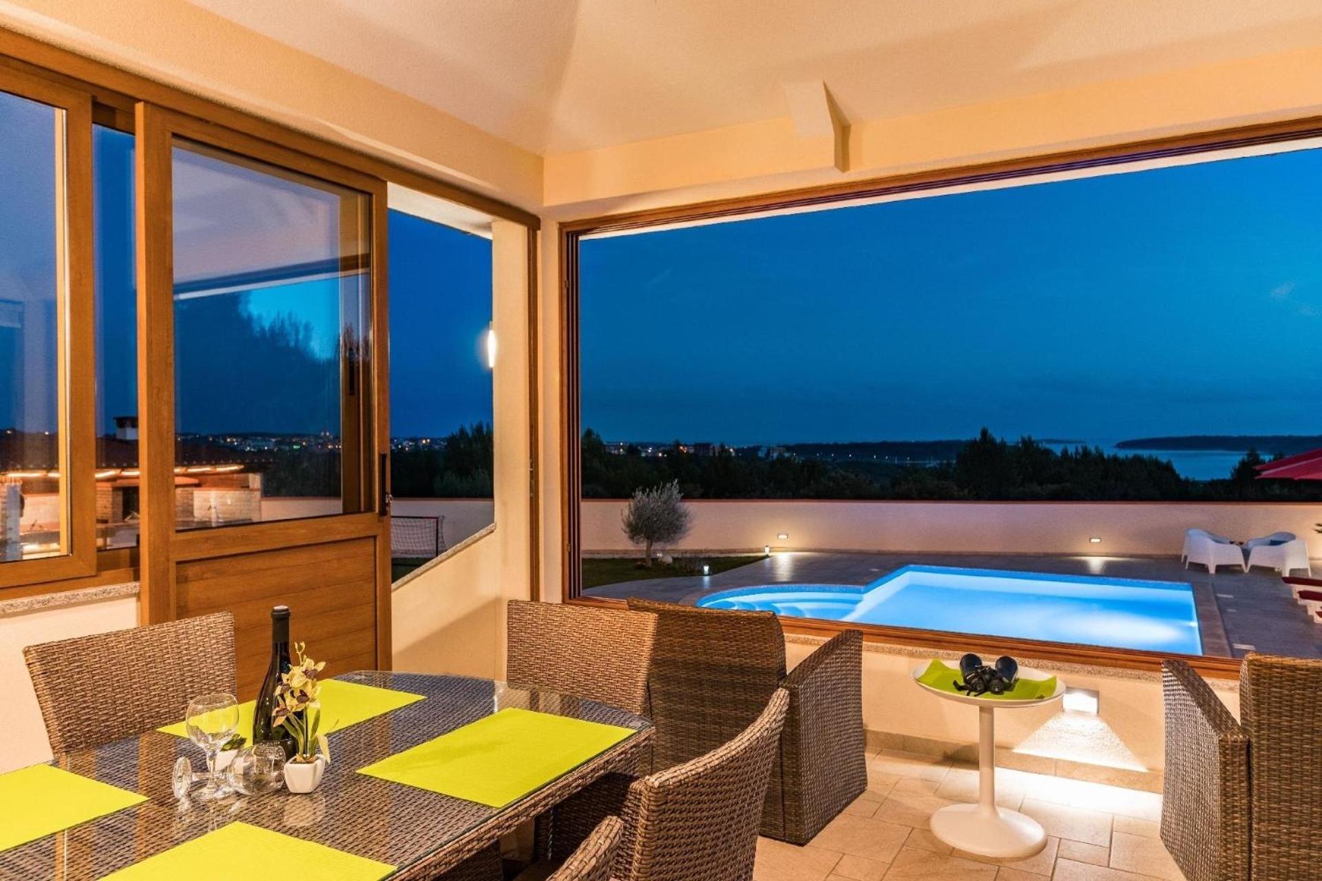 Nettes Ferienhaus In Pomer Mit Privatem Pool view 3