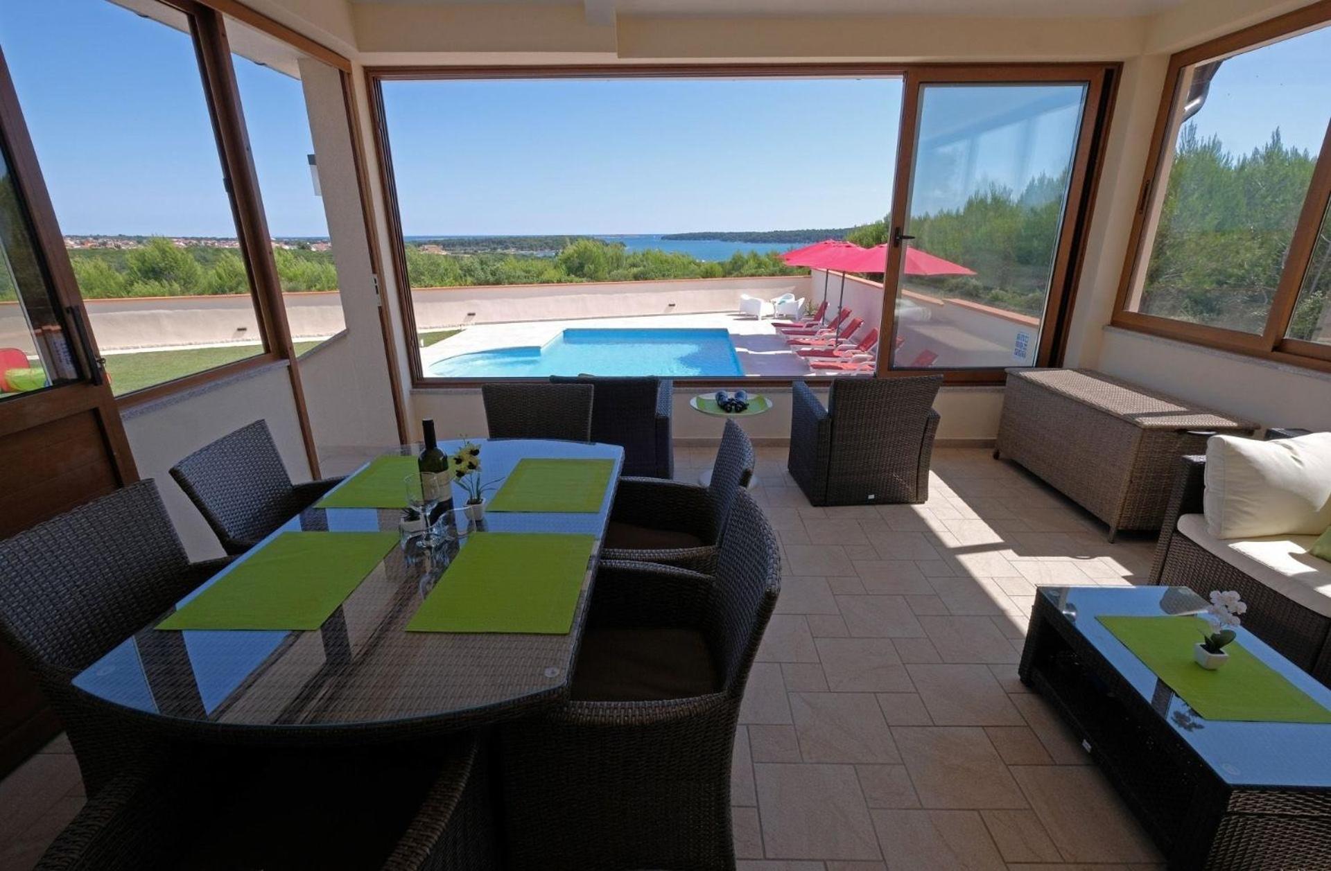 Nettes Ferienhaus In Pomer Mit Privatem Pool view 5