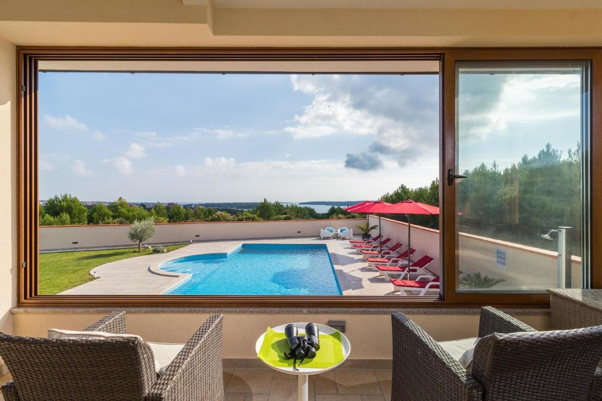 Nettes Ferienhaus In Pomer Mit Privatem Pool view 4