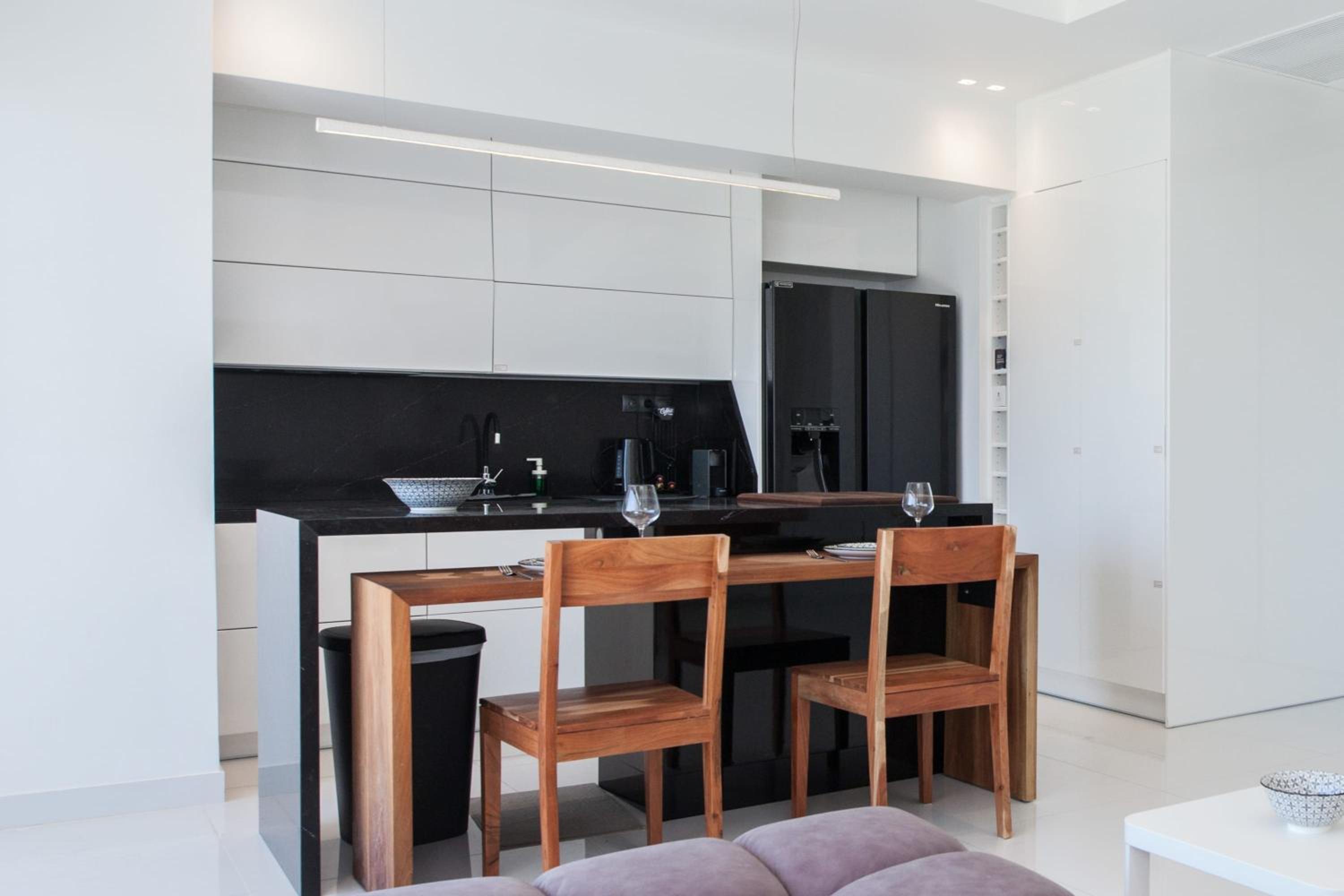 Marousi 2 Bd Modern Luxury Living with Shared Pool