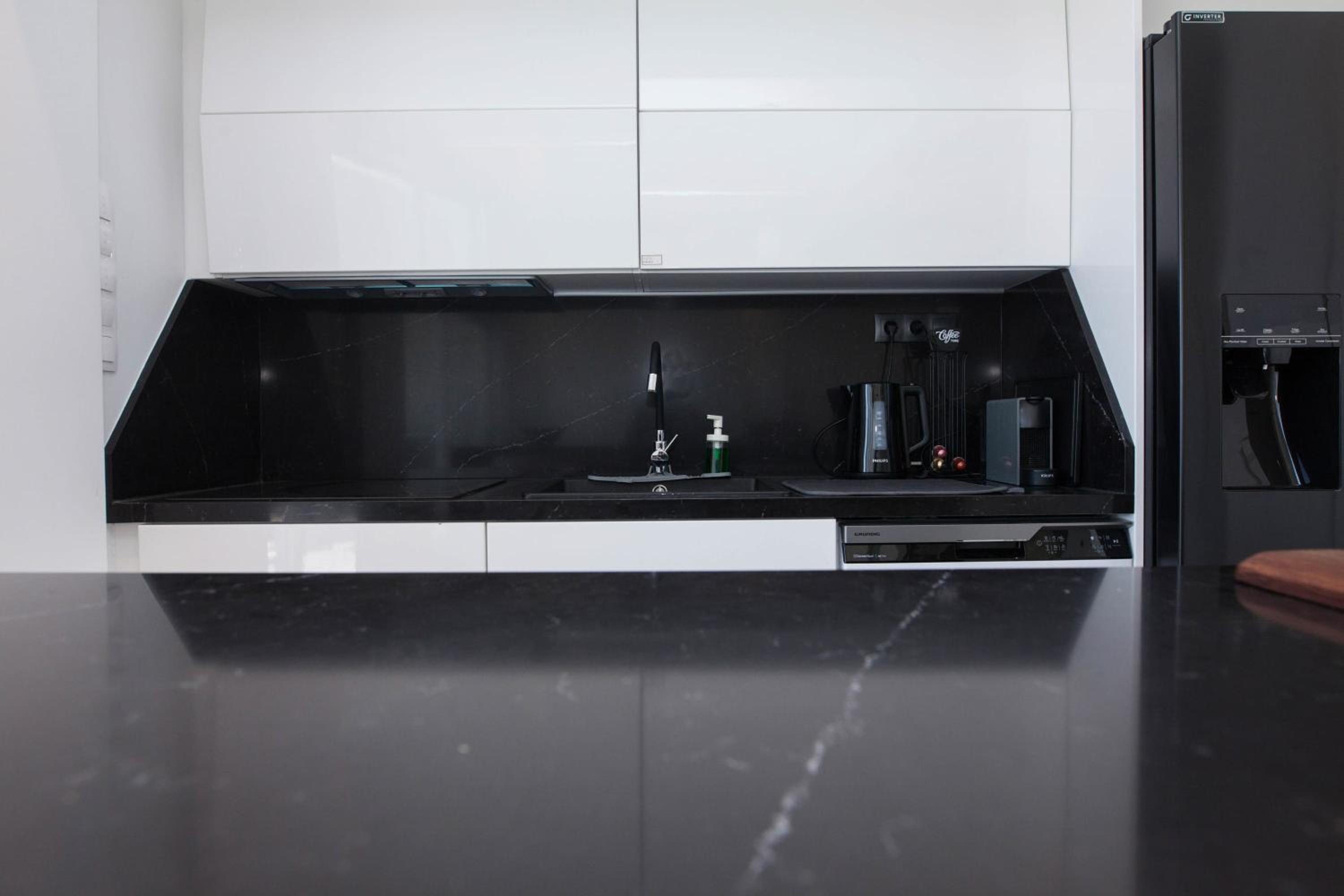 Marousi 2 Bd Modern Luxury Living with Shared Pool
