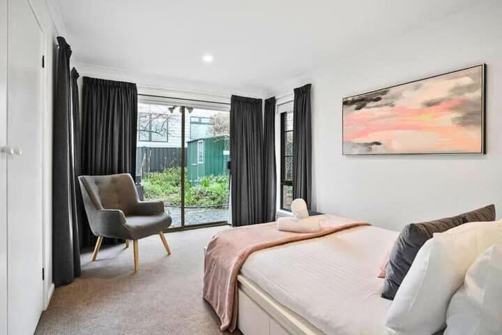 Sandy Bay Cozy Cottage Close to CBD
