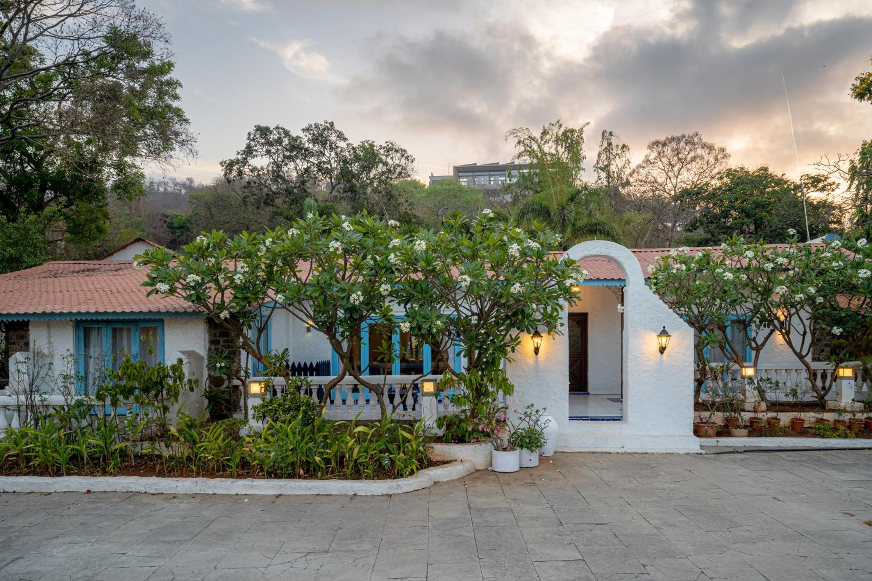 LohonoStays Villa Santorini - main view