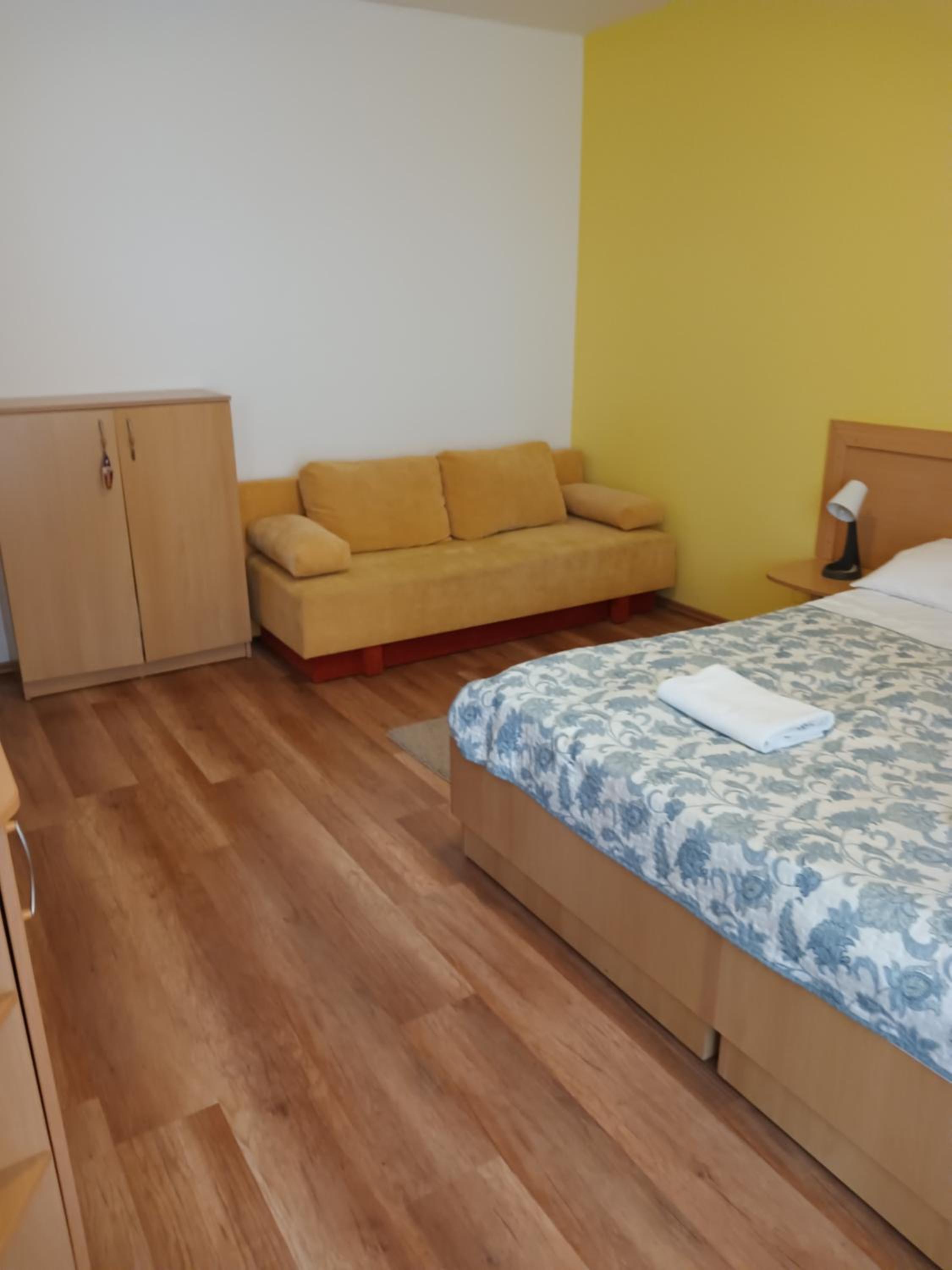 VIOLA Wellness Apartman view 5
