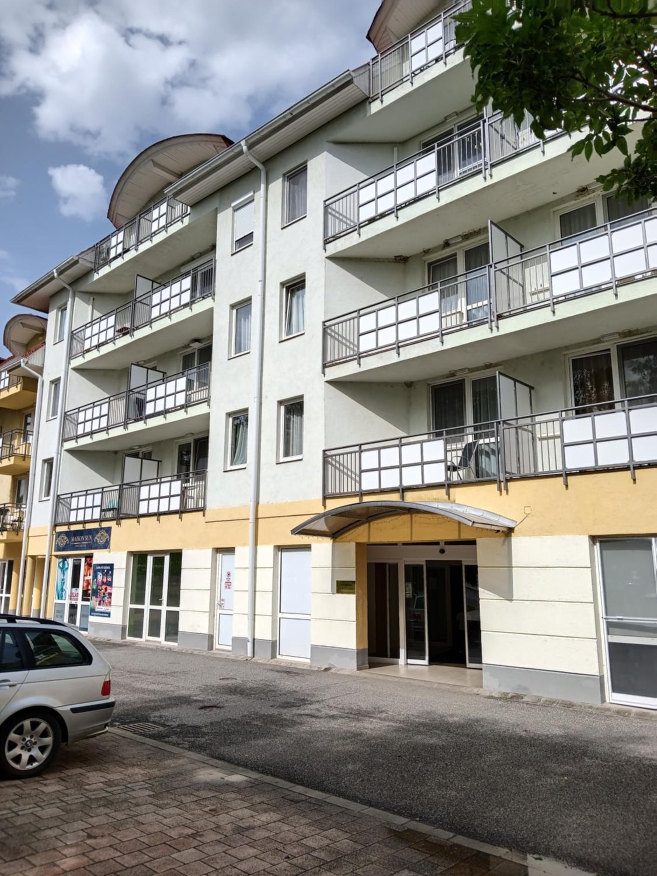 VIOLA Wellness Apartman view 3
