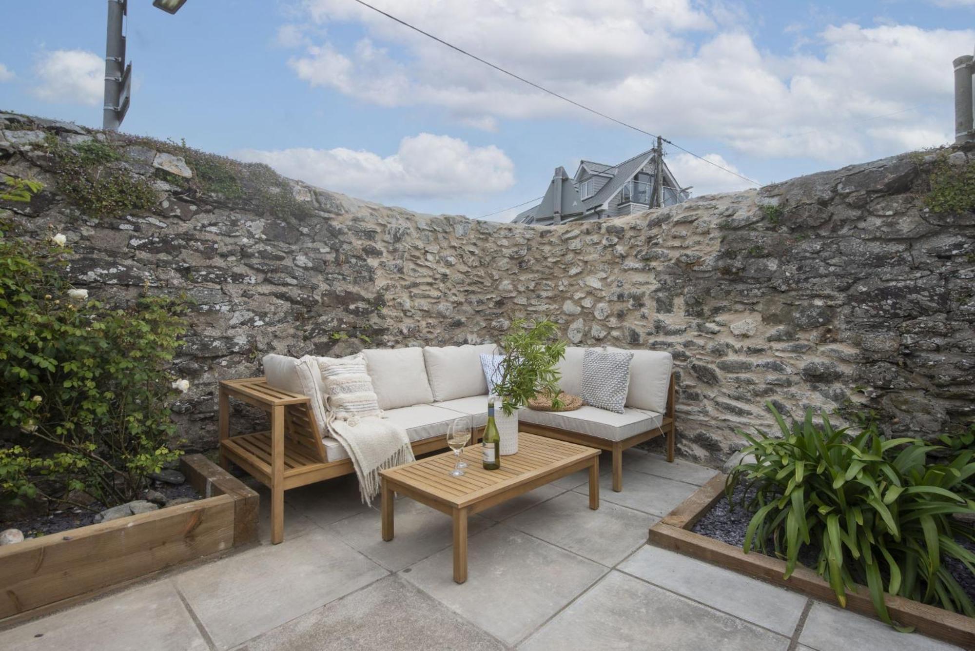School Cottage - 500m from the beach, Woodburner view 4