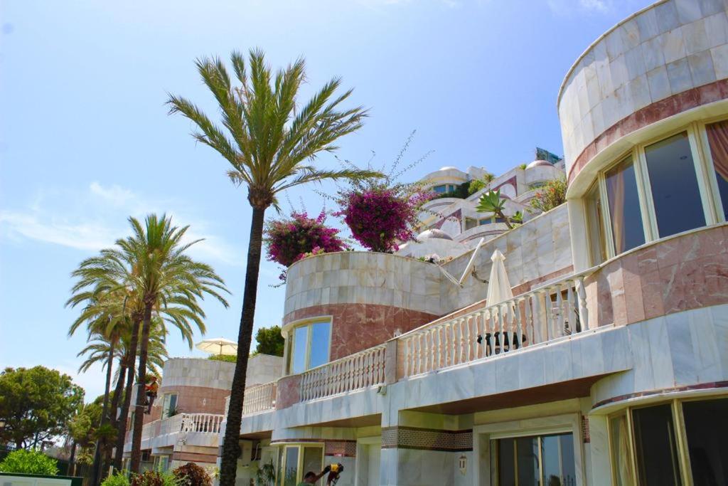 Marbella Vacations - Frontline sea in the center of Puerto Banus-Acces to the beach - Property Image 21