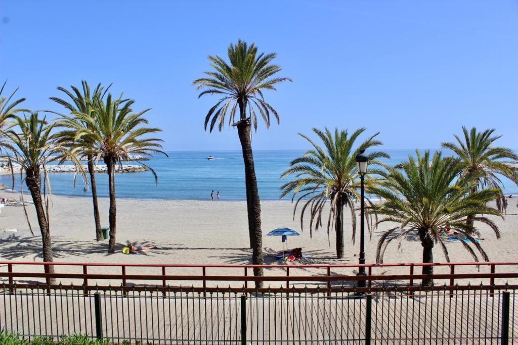 Marbella Vacations - Frontline sea in the center of Puerto Banus-Acces to the beach - Property Image 23