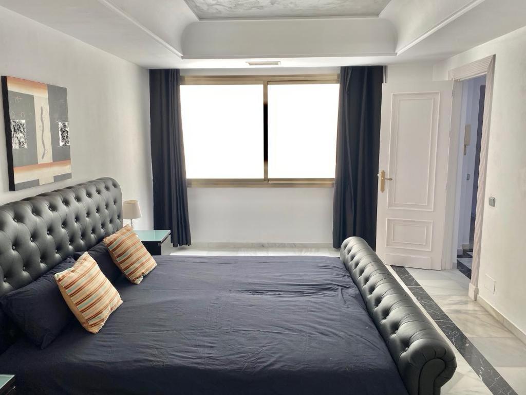Marbella Vacations - Frontline sea in the center of Puerto Banus-Acces to the beach - Property Image 20