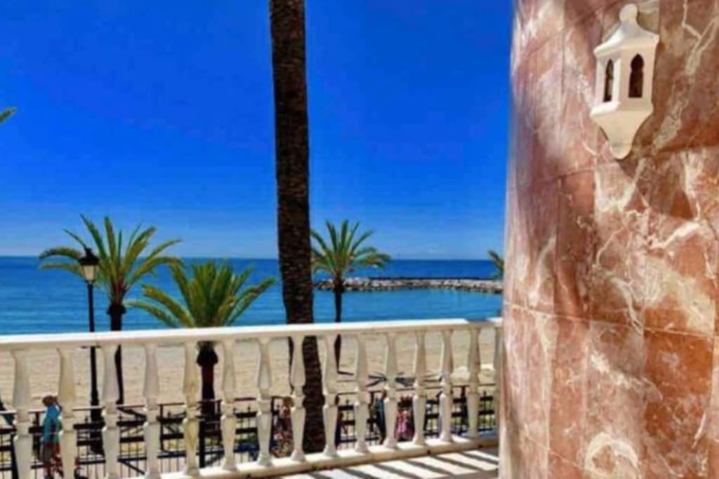 Marbella Vacations - Frontline sea in the center of Puerto Banus-Acces to the beach - Property Image 4