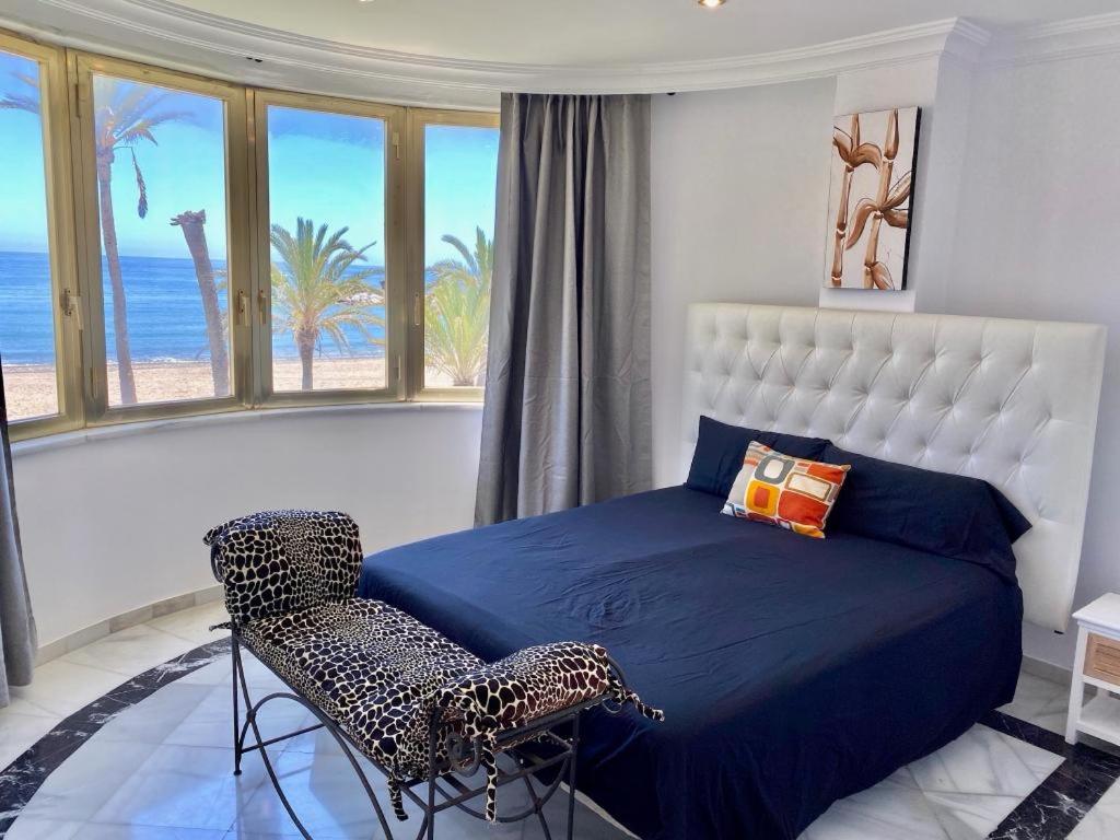 Marbella Vacations - Frontline sea in the center of Puerto Banus-Acces to the beach - Property Image 18