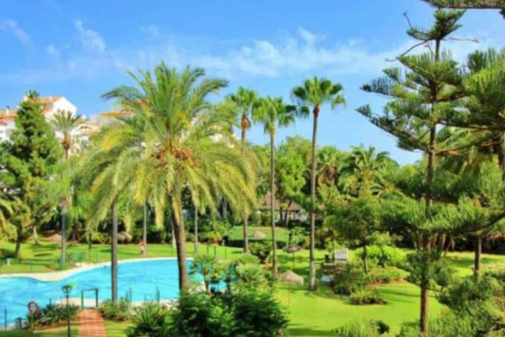 Marbella Vacations - Frontline sea in the center of Puerto Banus-Acces to the beach - Property Image 1