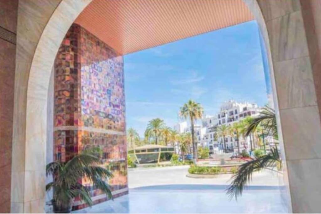 Marbella Vacations - Frontline sea in the center of Puerto Banus-Acces to the beach - Property Image 7
