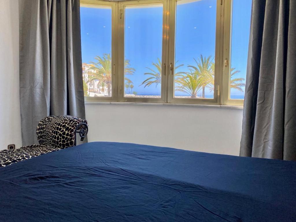 Marbella Vacations - Frontline sea in the center of Puerto Banus-Acces to the beach - Property Image 17