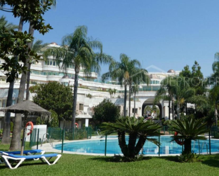 Marbella Vacations - Frontline sea in the center of Puerto Banus-Acces to the beach - Property Image 8