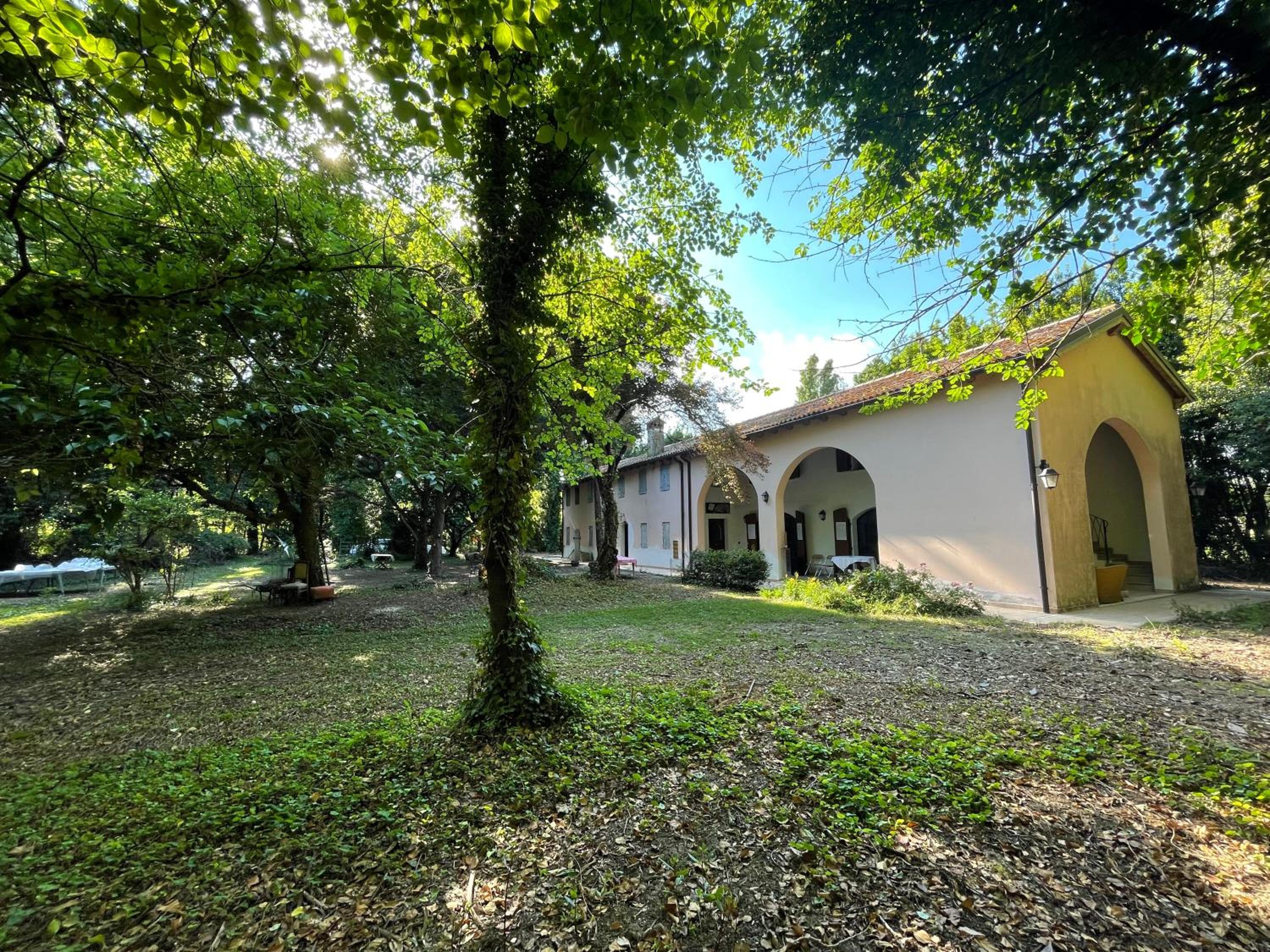 Private villa in the park close to Venice