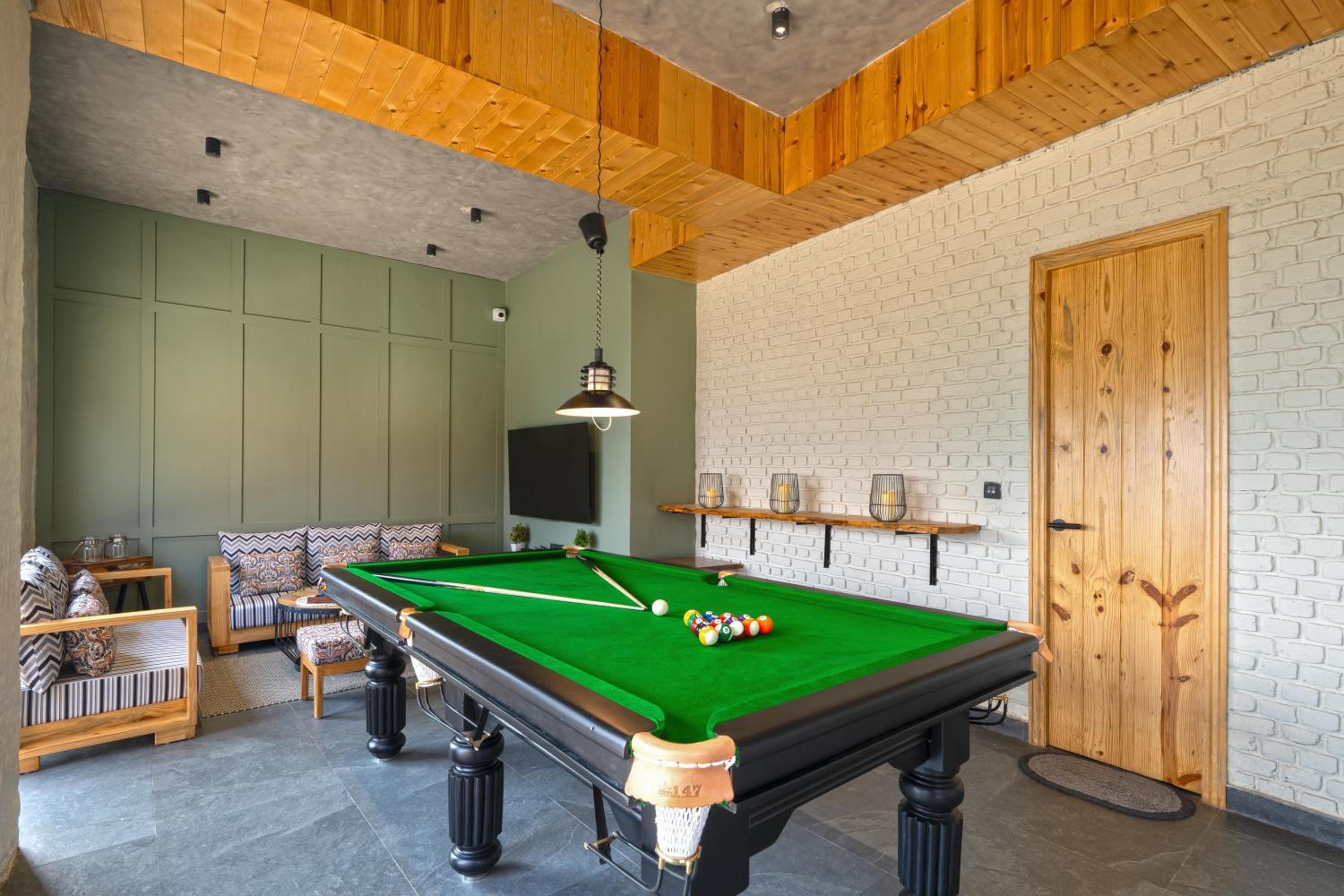 SaffronStays Aruunoday - 4BR with Theatre, Deck & Bonfire view 3