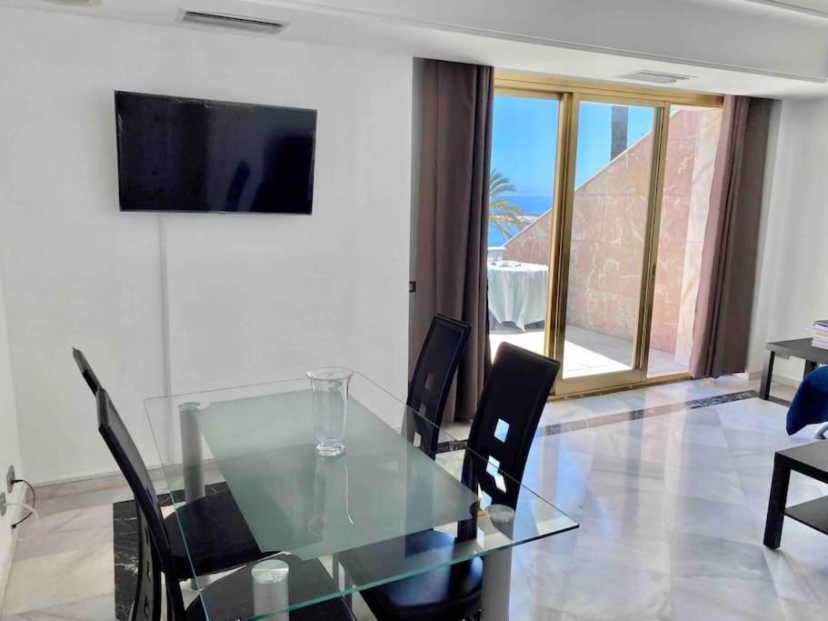 Frontline Sea en Puerto Banús Grey de Albion view 5