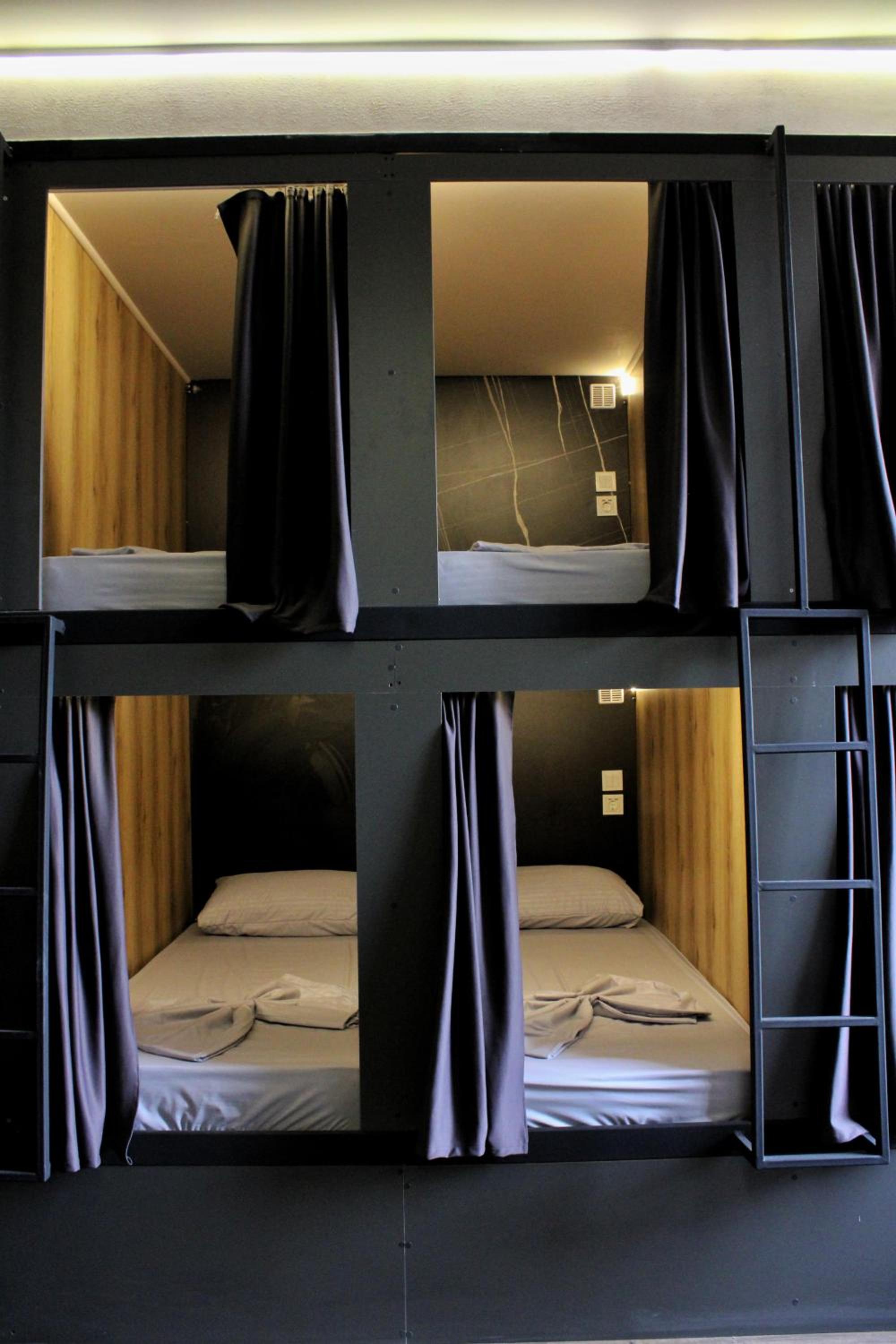 Hostel 90pods & C O working