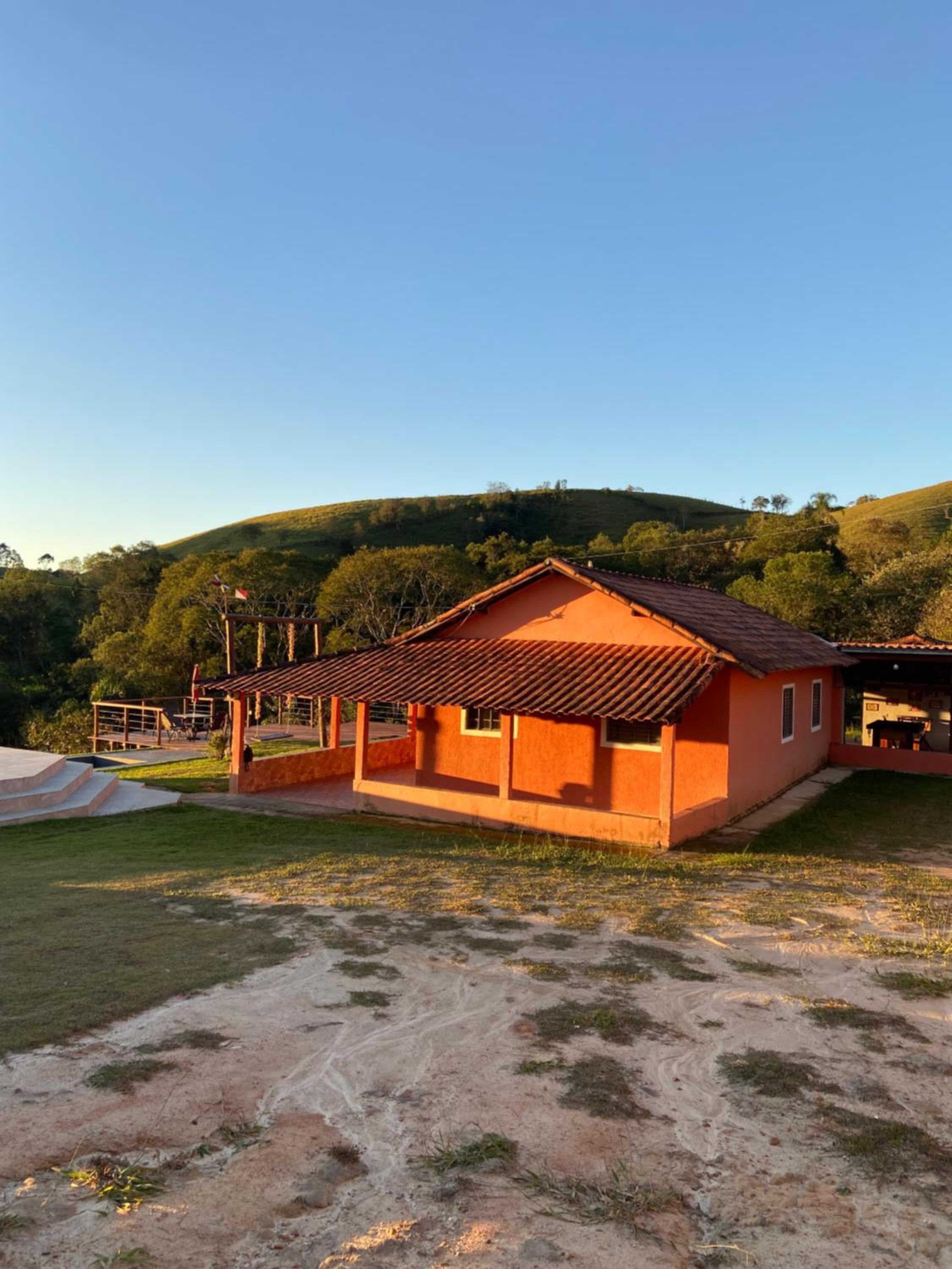 Recanto da Alegria - Casa em Cunha com Jacuzzi,Piscina,Rede,Churrasqueira,Lareira,Deck, Banco de coração