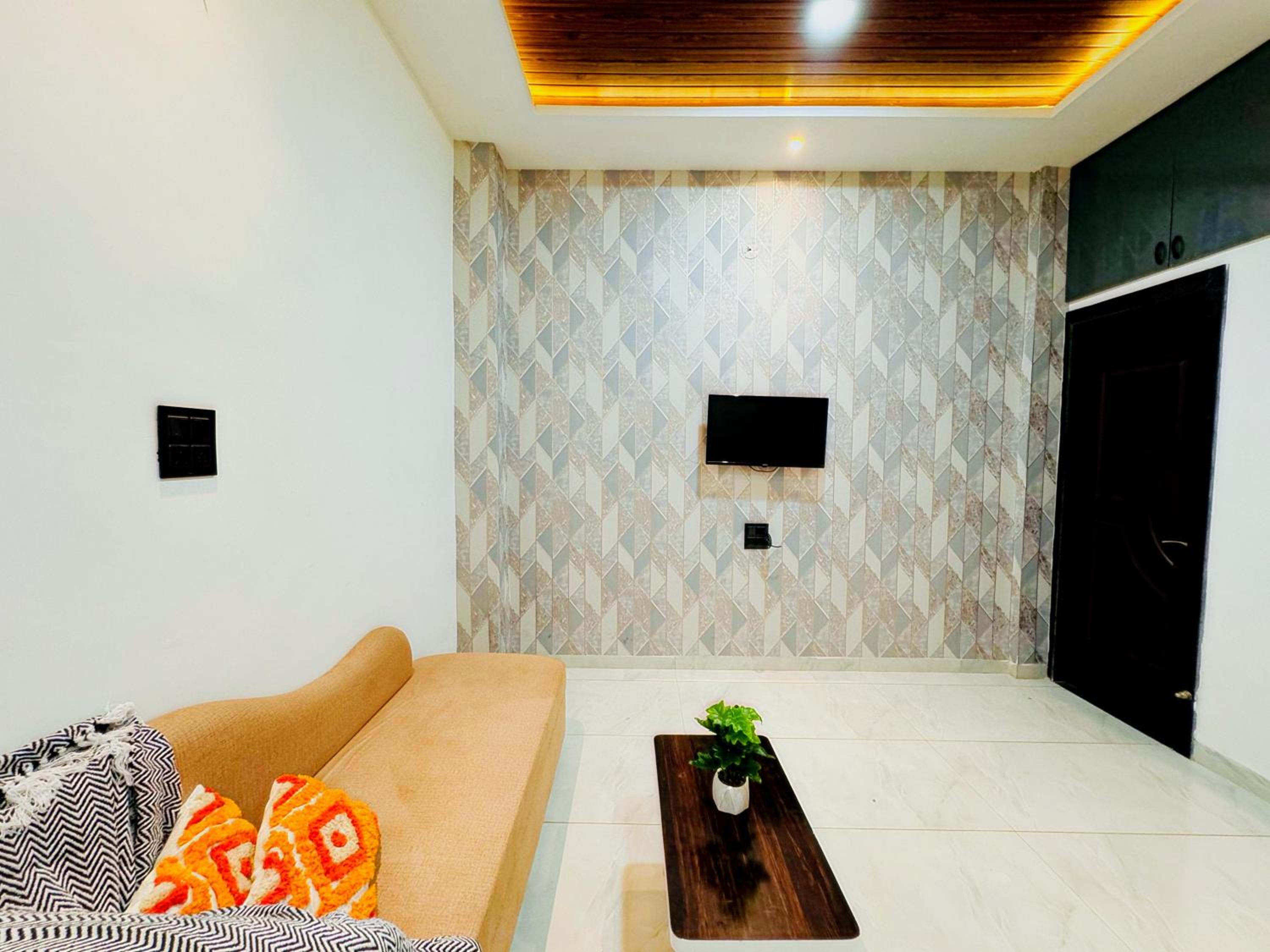 Home Escape Azure 3BHK Bunglow Near Apollo DB City