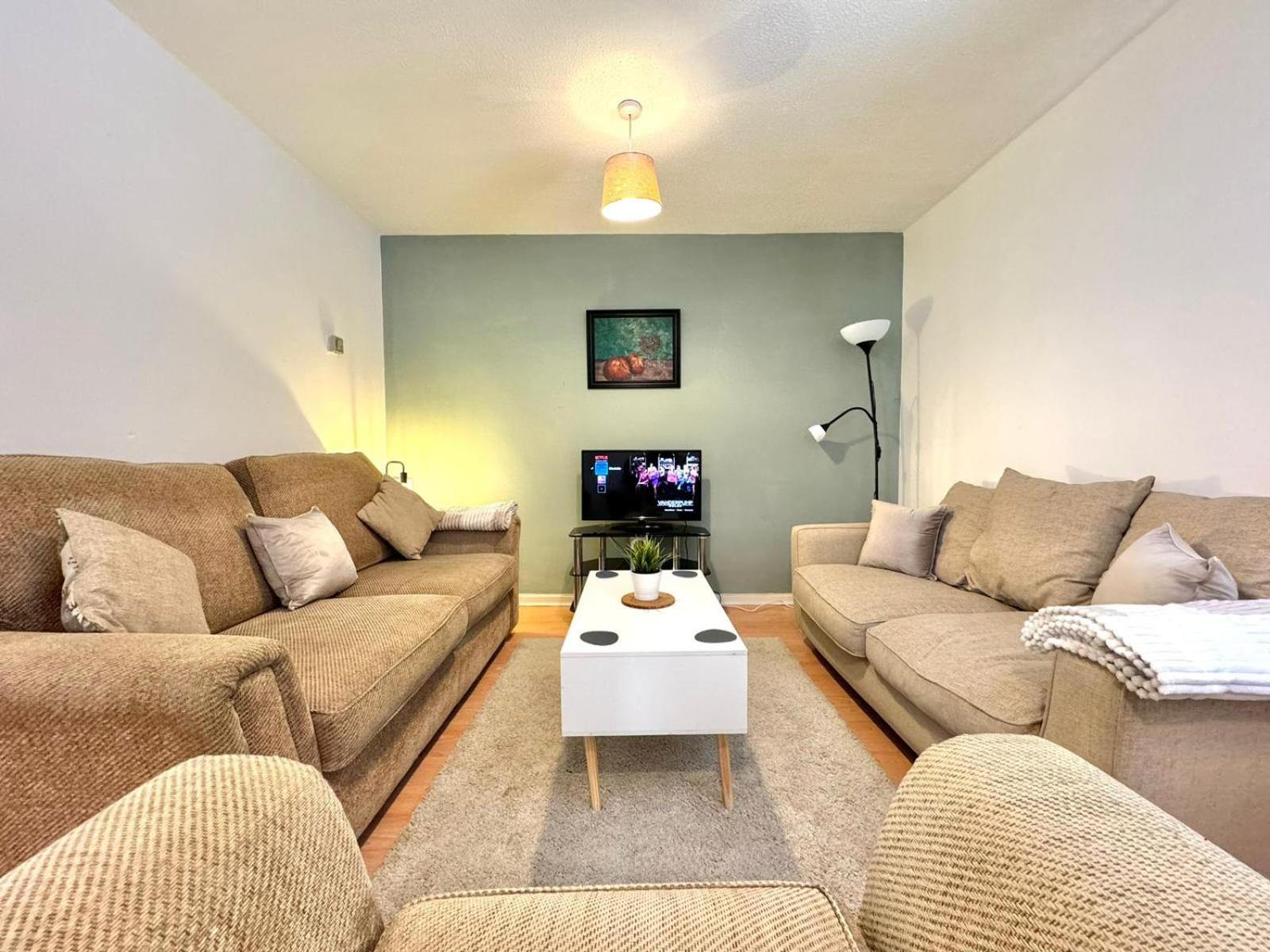 The Alnham, Large 3 bed apartment, Close to the City view 2