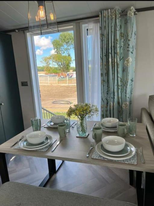 17 Sherringham Patrington Leisure Park private garden, parking, views view 3