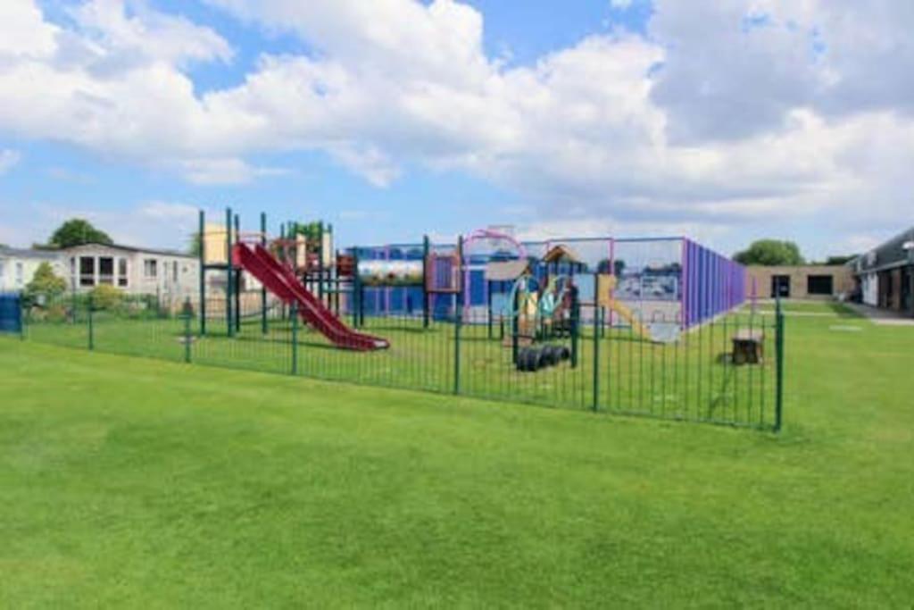 17 Sherringham Patrington Leisure Park private garden, parking, views view 4