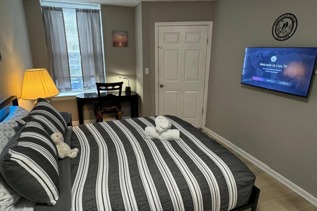 Discover Charm City from a Cozy Retreat