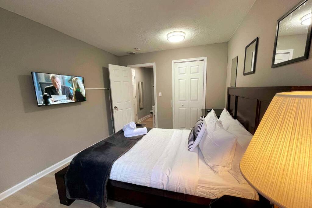 Discover Charm City from a Cozy Retreat