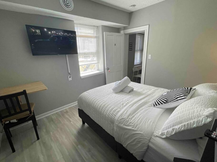 Discover Charm City from a Cozy Retreat