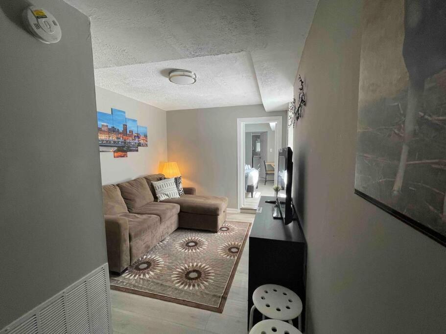 Discover Charm City from a Cozy Retreat