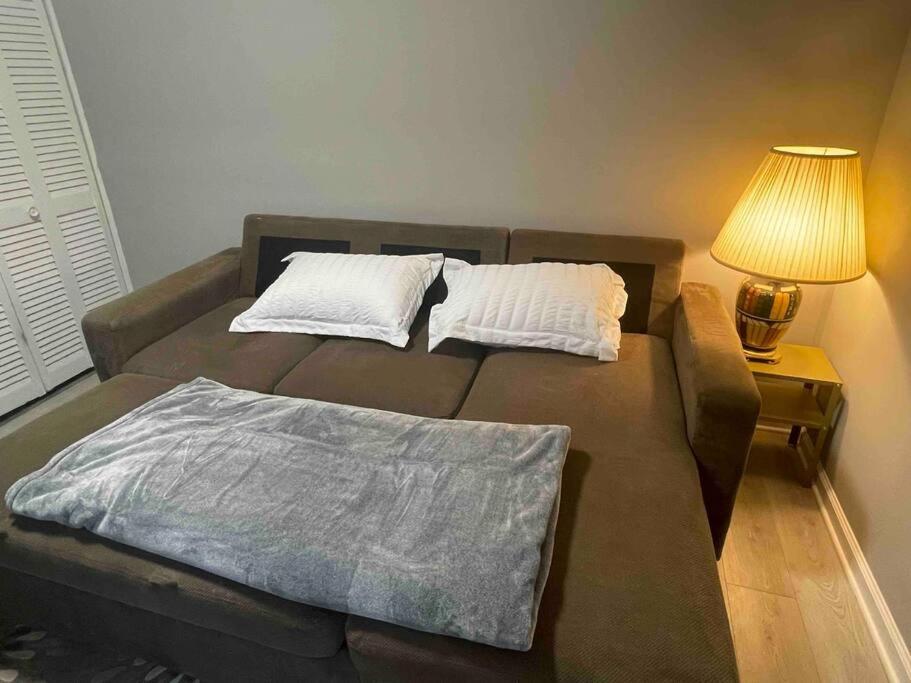 Discover Charm City from a Cozy Retreat