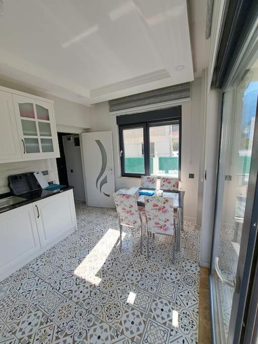 Villa Isra 5 plus 1 Bedroom Villa Private Pool and Garden