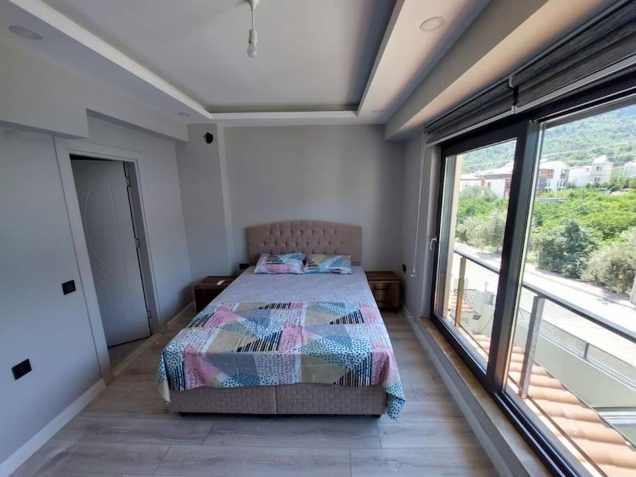 Villa Isra 5 plus 1 Bedroom Villa Private Pool and Garden