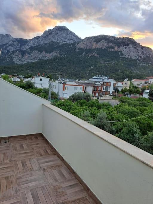Villa Isra 5 plus 1 Bedroom Villa Private Pool and Garden