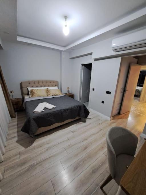 Villa Isra 5 plus 1 Bedroom Villa Private Pool and Garden