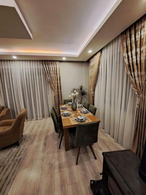 Villa Isra 5 plus 1 Bedroom Villa Private Pool and Garden